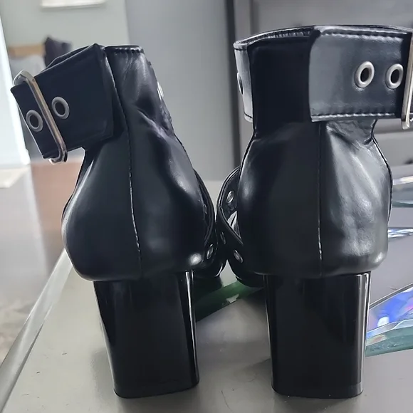 Black Pointed Toe Heels with Straps (US 6.5 Or Eur 37) - Picture 4 of 4